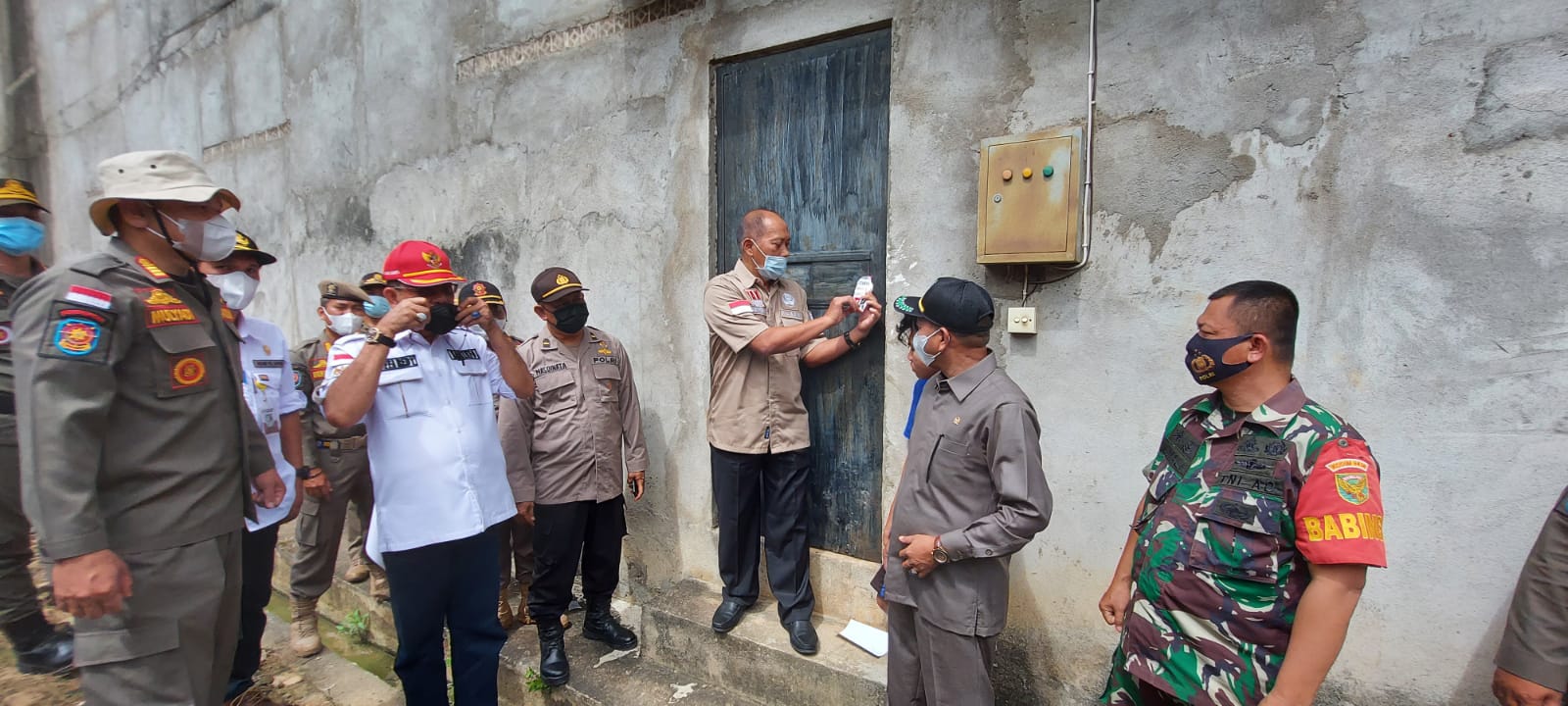 Tak Bayar Pajak, Bapenda Banyuasin Segel Gedung Sarang Walet